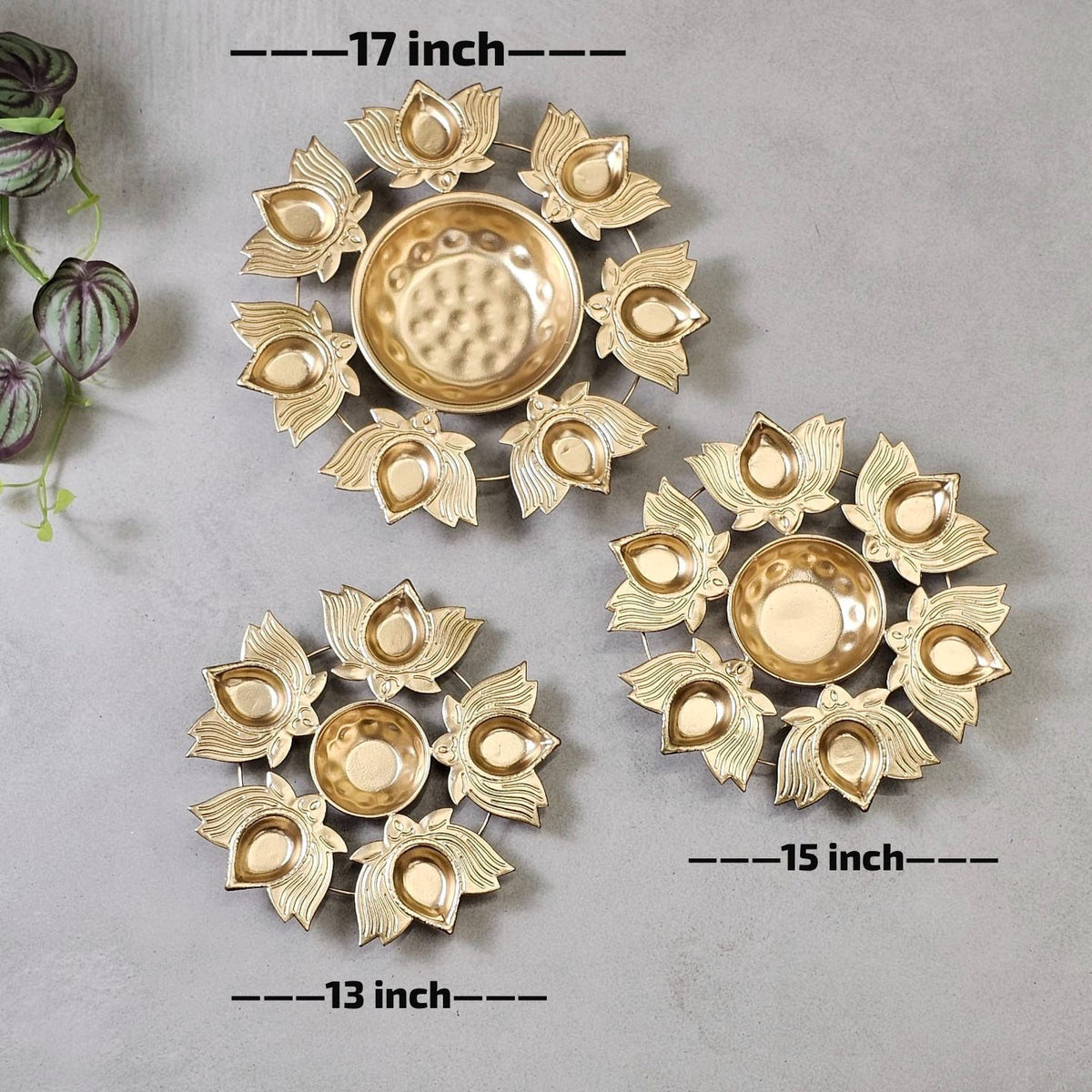 Diya - Ciotola decorativa Urli in metallo per la decorazione della casa, realizzata a mano per fiori galleggianti e candele per casa, ufficio, decorazione da tavolo, oggetti decorativi Diwali, 35,5 cm Diya - Ciotola decorativa Urli in metallo per la decorazione della casa, realizzata a mano per fiori galleggianti e candele per casa, ufficio, decorazione da tavolo, oggetti decorativi Diwali, 35,5 cm
