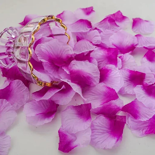 500 Pcs Artificial Rose Petals for Decoration Perfect for Her Him Valentine’s Day Romantic Decor for Wedding Anniversary New Year Candle Light Dinner Bedroom Table Party Decor.