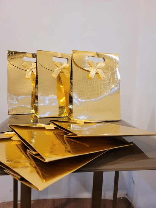 Small Size Paper Bag With Handle 16 x 12 x 6 cm Gift Paper bag, Carry Bags, gift bag, gift for Birthday, gift for Festivals, Season's Greetings and other Events(Gold)