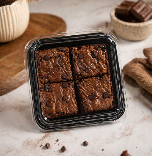 Disposable Square Food Container with Lid 11×11×4 cm | Black Base Meal Box for Cakes, Brownies, Snacks & Takeaway Packaging