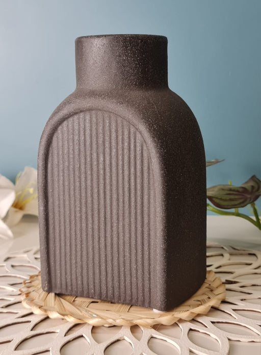 1 Pcs Ceramic Items Vase for Flower Pot, Gift, Home Decor, Bedroom, Office Corner, Living Room, Décor Item (Pack of 1) (Black)