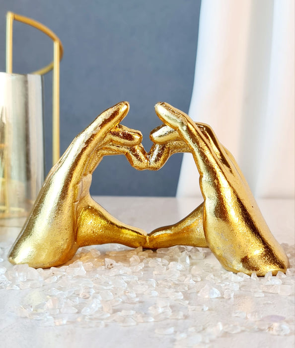 1 pc Heart Shape Resin Showpiece, Love, Home Decor Showpiece – Elegant Resin Art Design for Valentine, Bedroom Décor, Decorative Room Enhancement