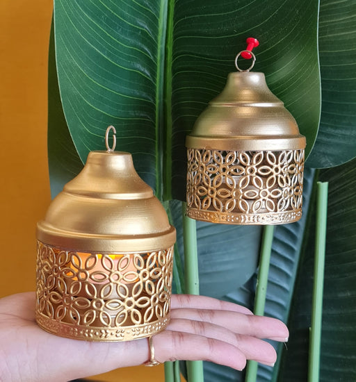 2 Piece Traditonal Decorative Round Metal Gold Polish Diya holder Stand for Home Decor,Mandir Decor,Diwali Decor,Candles Diya holder, Office,Table Decor, Entrance Decoration Item (Pack of 1) (Golden)