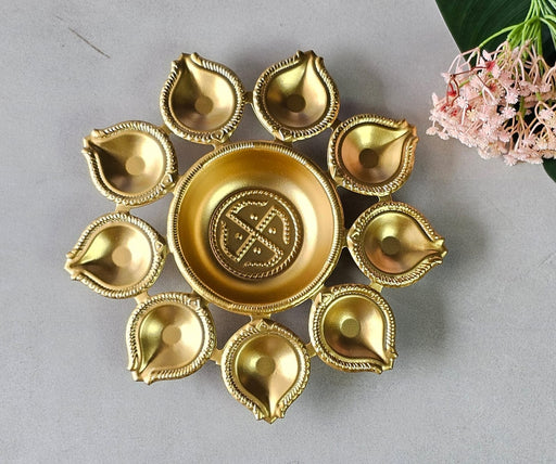 1 Pcs Decorative Round Gold Polish Decorative Urli Bowl Candle Holder for Home Decor,Mandir Decor,Diwali Decor, Floating Flowers,Candles Diya holder, Office,Table Decor, Entrance Decoration Item (Pack of 1) (Golden)