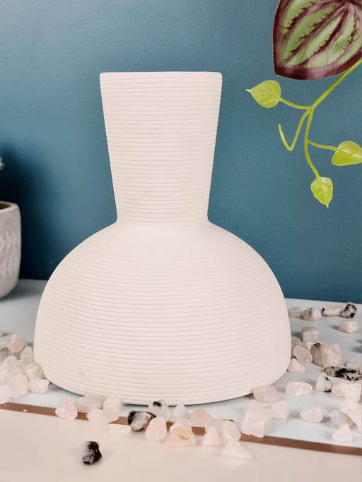 1 Pcs Ceramic Flower Vase Pot for Flowers, Gifing, Home Decor, Bedroom, Office, Table, Living Room, Decoration Items.